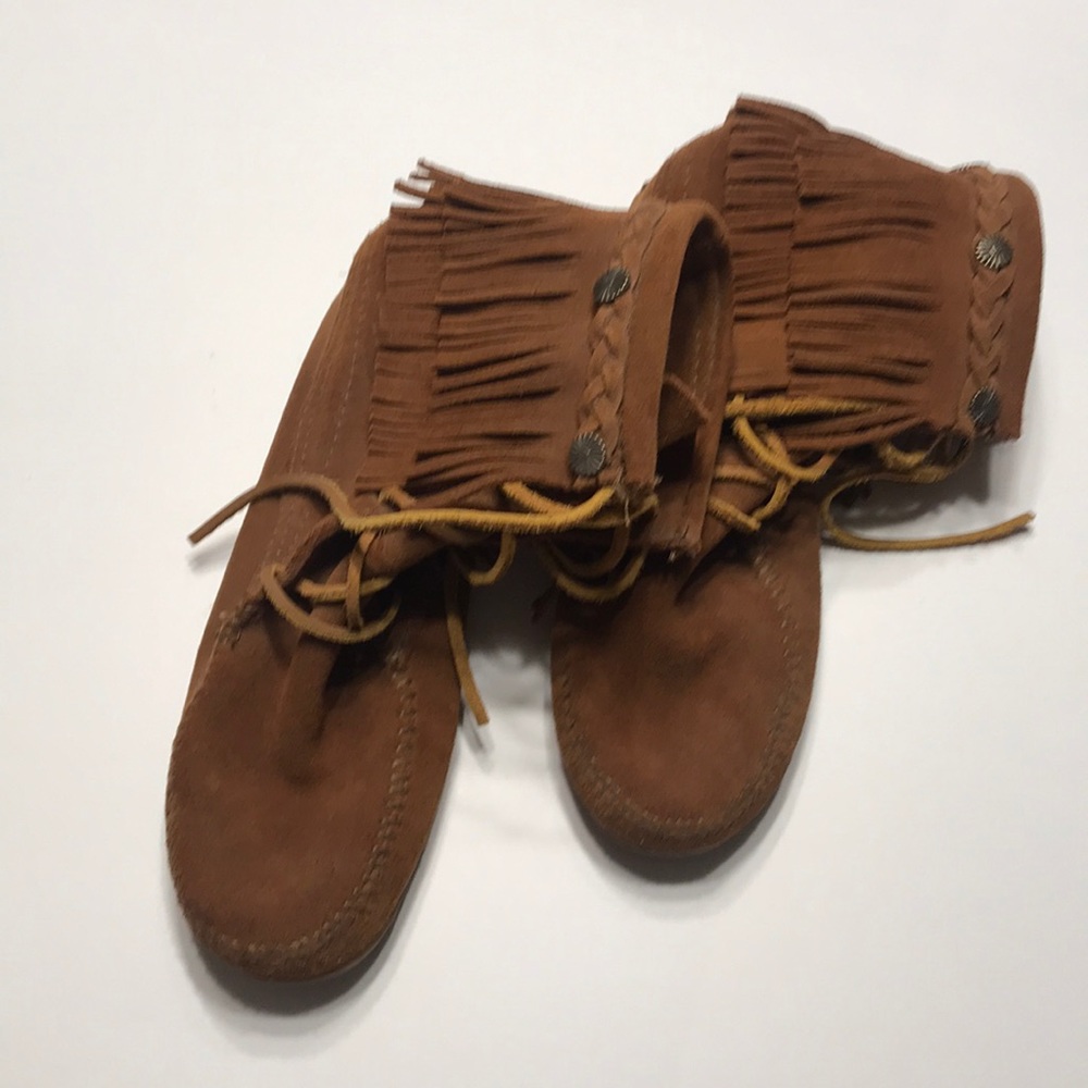 Minnetonka double layer fringe moccasins
